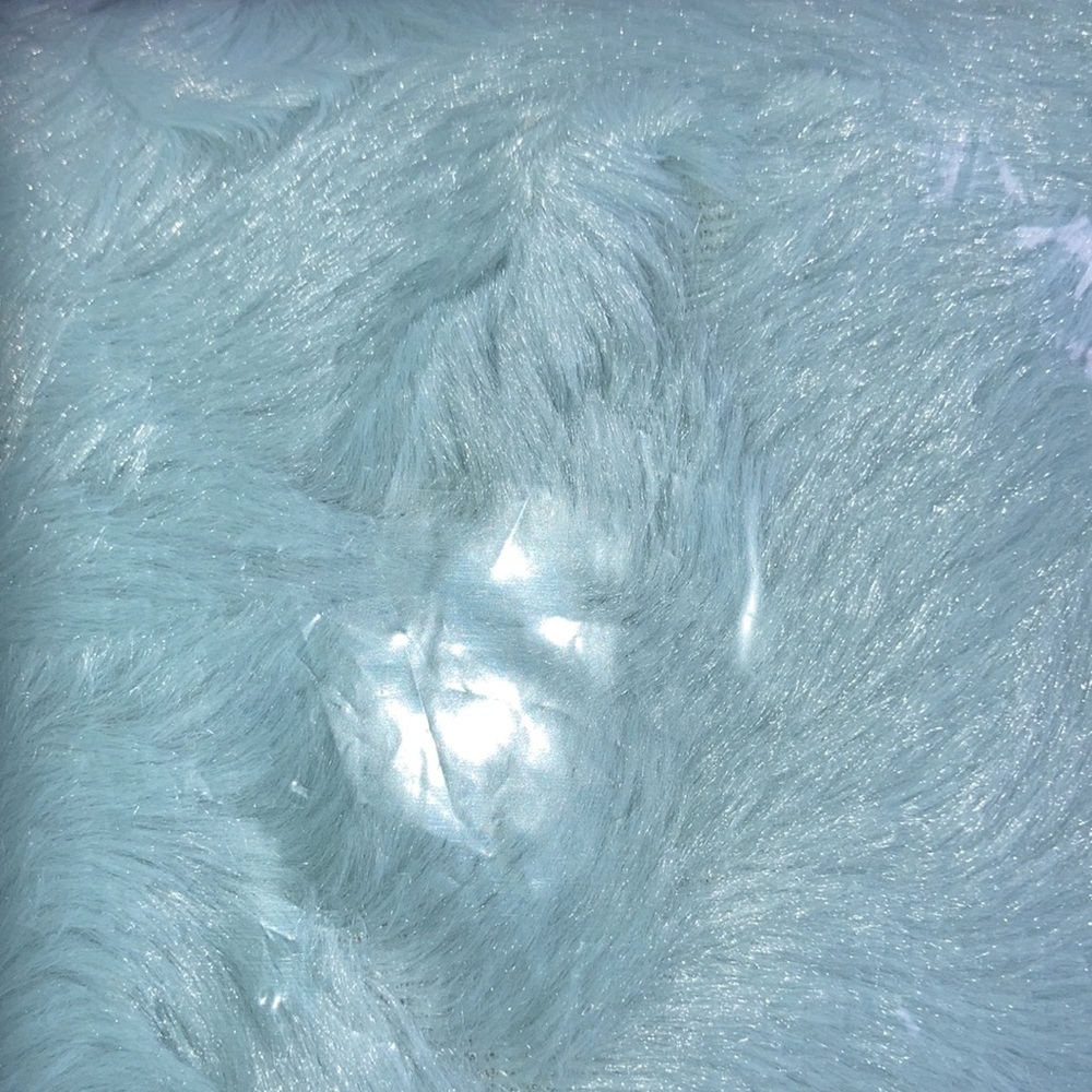 Relisted Madison Park faux fur throw 60 X 70 in - Picture 9 of 13